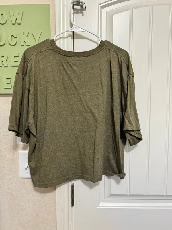 Green wrangler cropped tee - Image 2