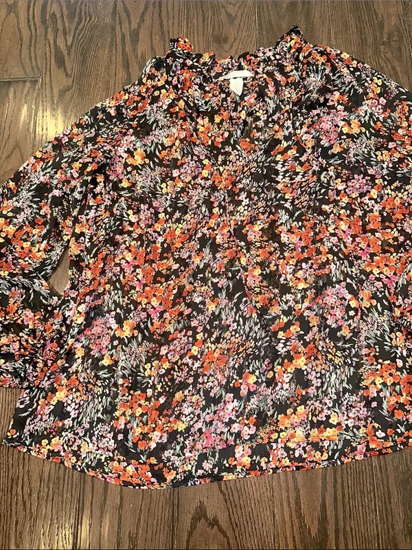 H&M floral longsleeve top size small - Image 3