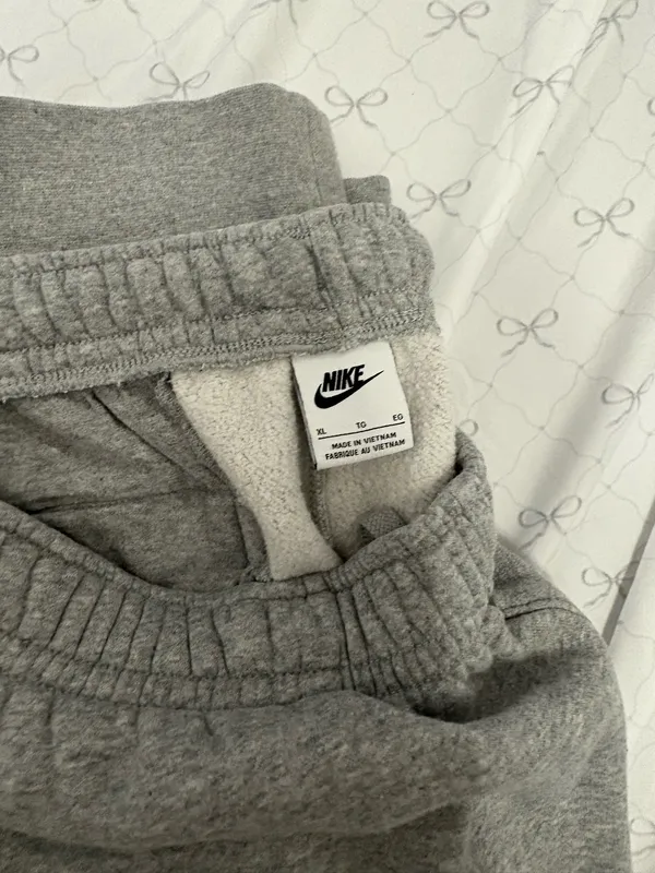 Nike Sweatpants Grey - Image 3