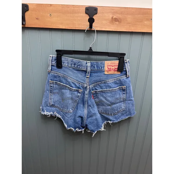 Levis 501 Original High Rise Distressed Denim Cut Off Shorts Medium Wash W26 - Image 2