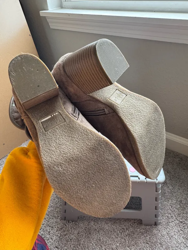 Style and Co Booties with Fur size 7 - Image 6