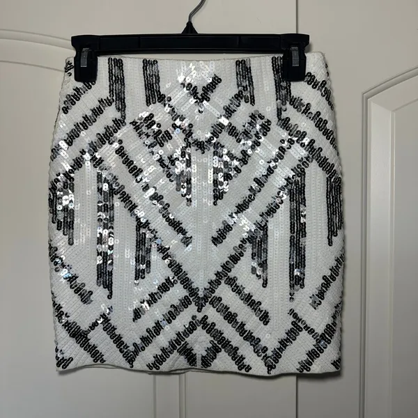 Express Sexy White and Silver Sequin Aztec Lined Mini Party Skirt Womens XS‎ - Image 4