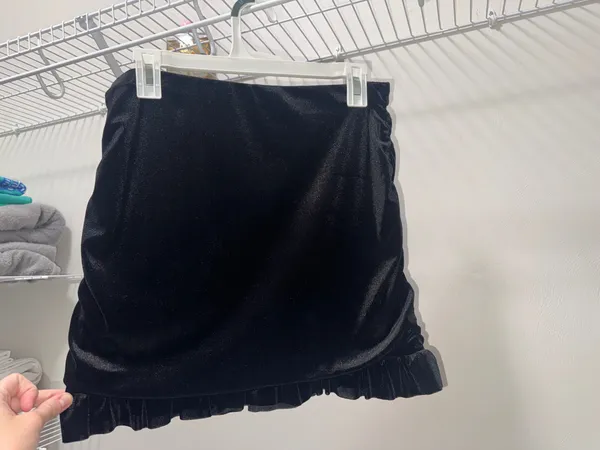 Blue blush black velvet mini skirt - Image 3