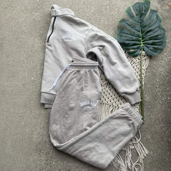 White Fox Set - Sweatshirt Size S/M and Sweatpants Size Small - Image 2