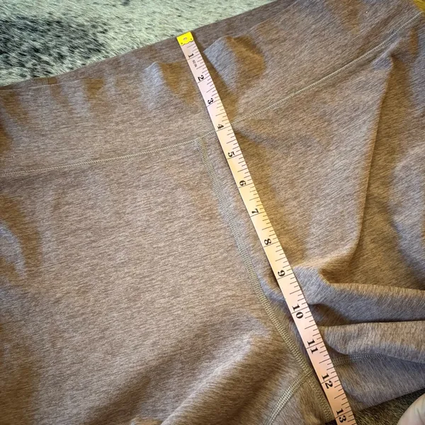 VUORI Mid Rise‎ Elevation Slim Bootcut pant in Hazel Heather Size Large - Image 8