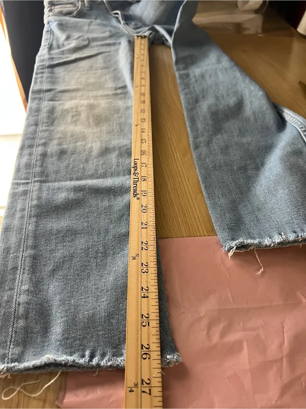 MOTHER‎ Tomcat Ankle Fray Jeans in Light Blue - Image 14