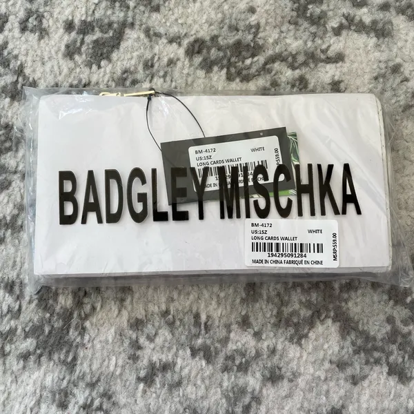 Badgley Mischka white slim quilted vegan long cards wallet NWT - Image 4