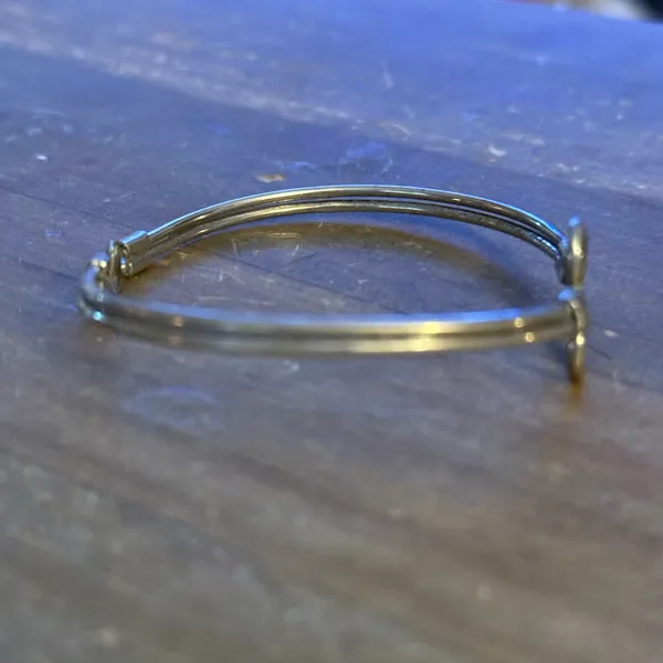 Silver tone open heart wire bangle bracelet - Image 4
