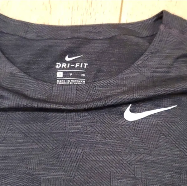 Nike Woman's Running Cropped Shirt - Image 2