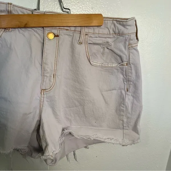 Universal Thread Women's 14/32 High-Rise Vintage‎ Midi Jean Shorts White Stretch - Image 4