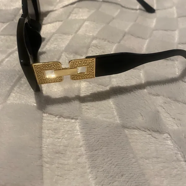 Sunglasses Bllack With Gold Trim.. Worn once - Image 6