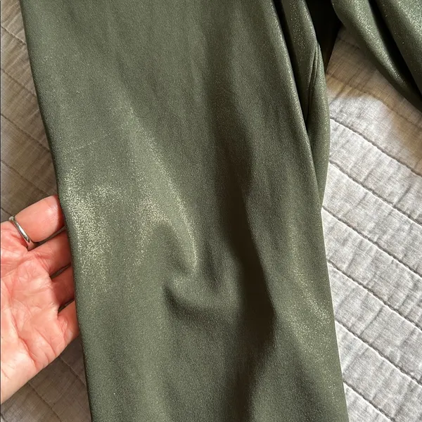 Aerie Offline real me crop high rise leggings/bike shorts green gold shimmer L​ - Image 2