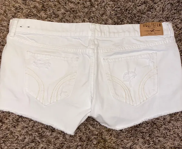 Hollister Low Rise Short-Shorts - Image 2