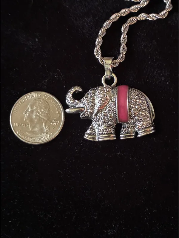Vintage-Style Silver Tone Rhinestone Elephant Pendant Necklace with Pink Accent - Image 3