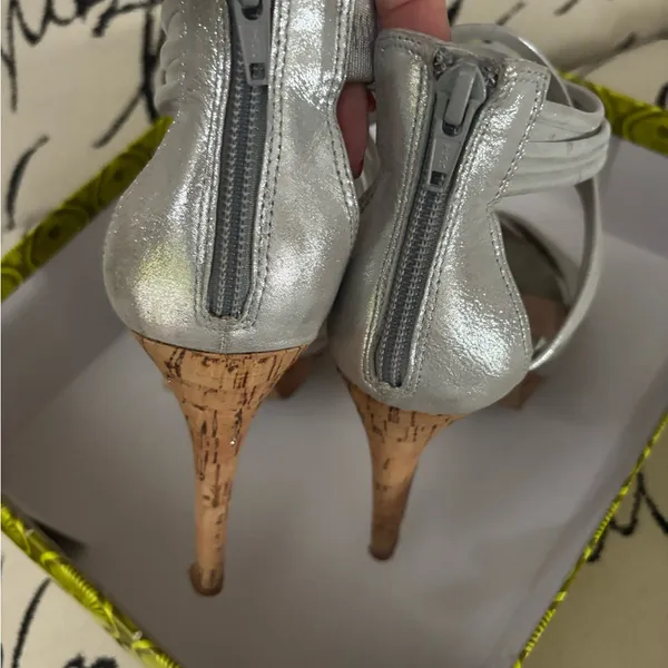 Vintage Gianni Bini silver Strappy Heels for Special Occasions - Image 5