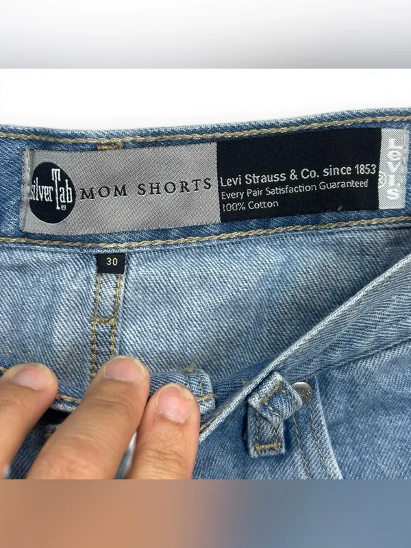 Levi’s SilverTab Mom Shorts W30 Light Wash High Rise Distressed Raw Hem Y2K - Image 6