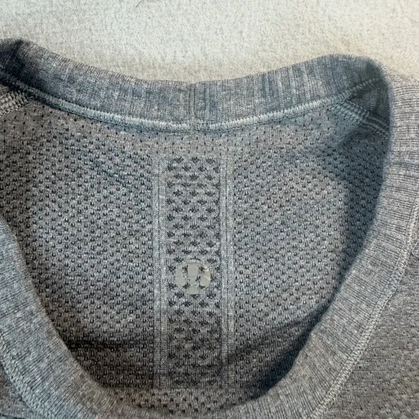 Lululemon Swiftly Tech Long Sleeve Crew Grey Heathered Size 4 Thumbholes - Image 8
