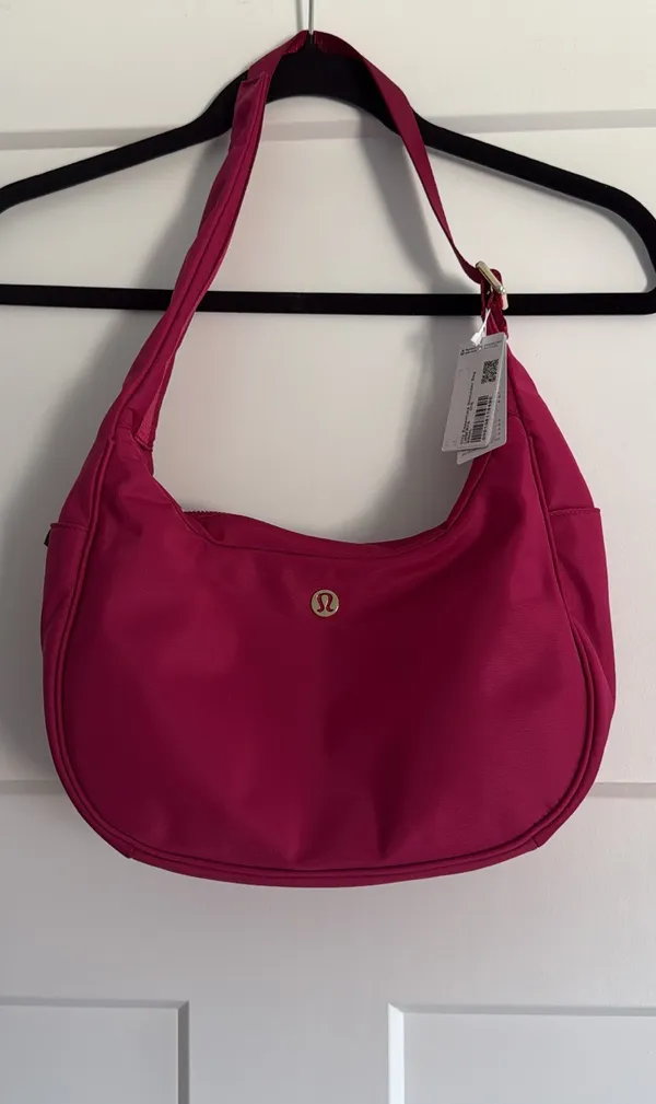 Lululemon City Essentials 4L Shoulder Bag - Image 3