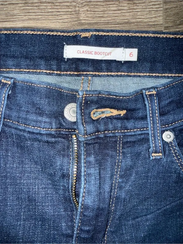 Levi’s Classic Bootcut Dark Wash Jeans Size 6 | Flattering Fit - Image 6