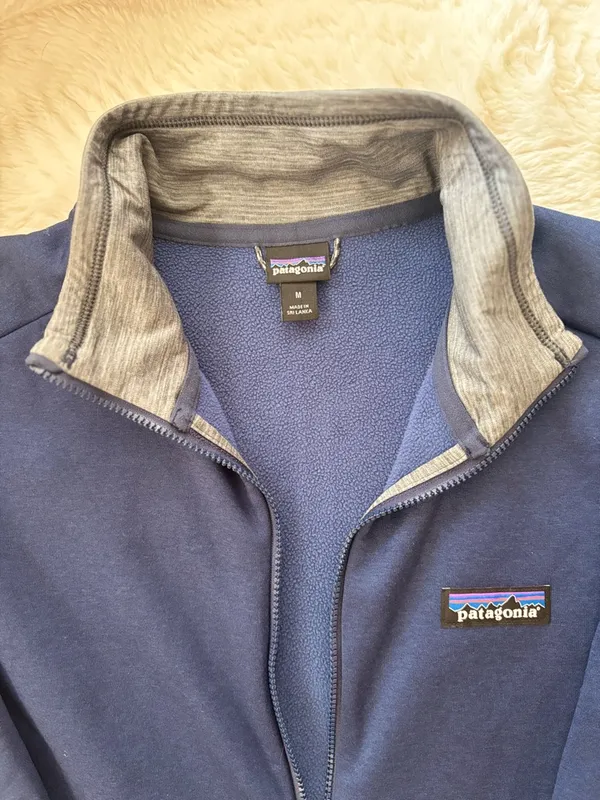 Patagonia Women's Navy Full-Zip Utility Fleece Jacket Size Medium - Image 2