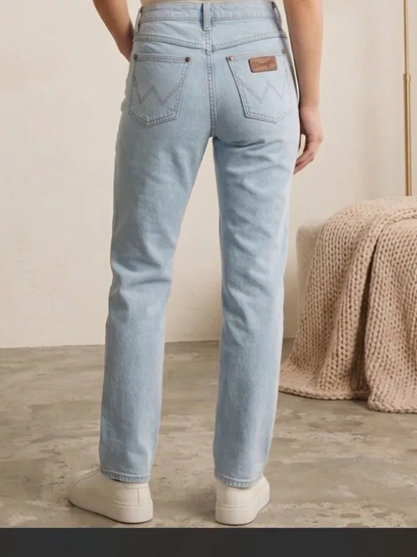 Wrangler sky Blue Women’s Leather Patch Slim Fit Cowboy Jeans Size 13/36 - Image 2