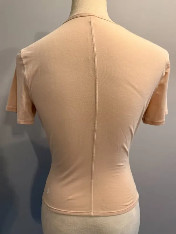 NEW Lululemon women's size 6 cream short sleeve top - Image 6