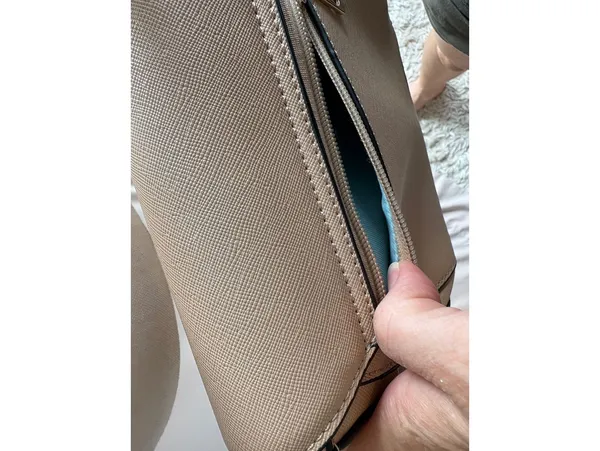 Michael Kors Beige Crossbody Bag with Gold Logo and Zip Pockets - Image 5