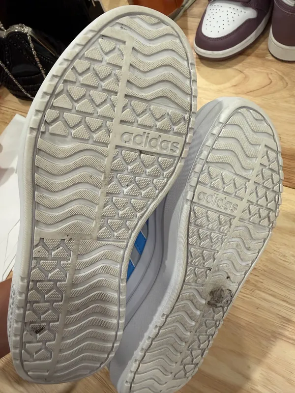 Kids Adidas shoes  - Image 6