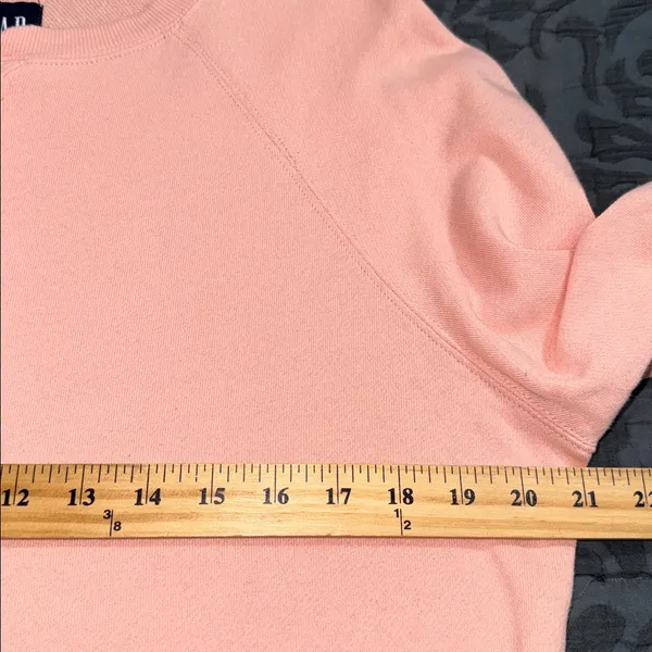 Gap women's henley pullover sweatshirt peachy pink Melba size medium preloved - Image 6