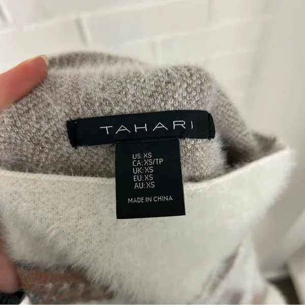 NWT Tahari Fuzzy Knit Patterned Sweater Size XS - Image 3