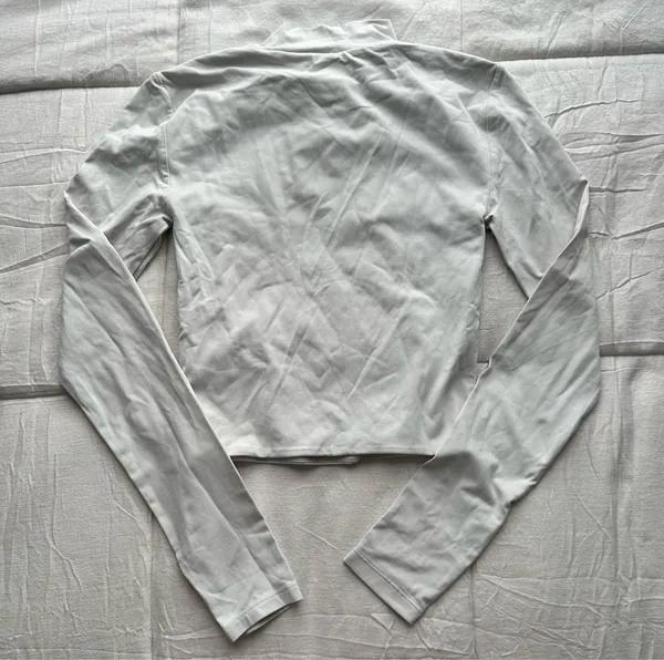 aritzia babaton off white long sleeve crop mock neck top women’s size xs - Image 2