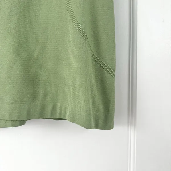 Lululemon Womens 6 Run Swiftly Tech Tank Top 2.0 Green Racerback hip length - Image 3