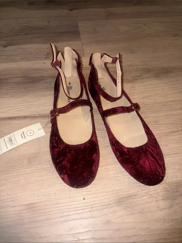 No Boundaries Burgundy Velvet Mary Jane Flats size 8 new - Image 2