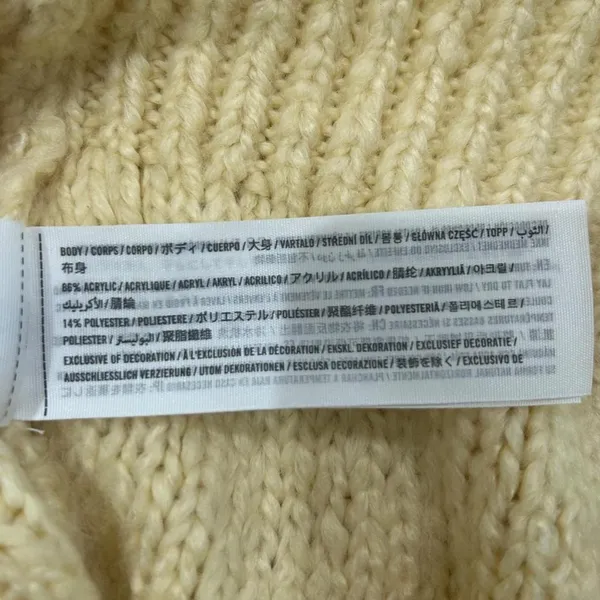 Abercrombie & Fitch Cream Knit V-Neck Sweater Size Small - Image 8