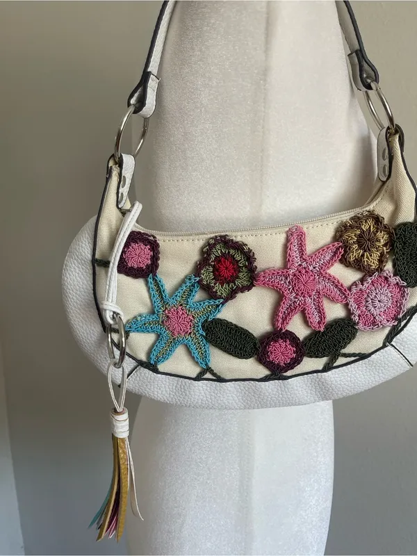 White Floral Crochet Accent Shoulder Bag - Image 3