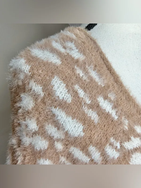 Abercrombie & Fitch Soft A&F Leopard Print Sweater Small S Tan White Scoop Neck - Image 4