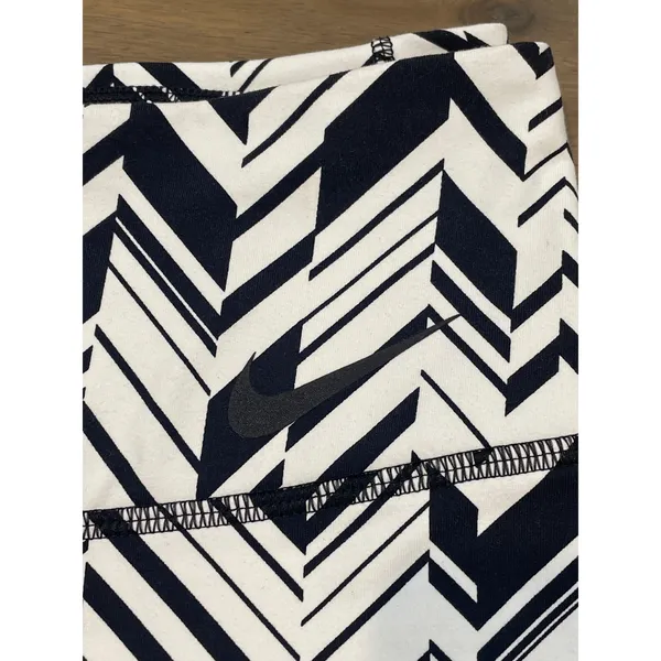 Nike Dri‑Fit Size L Black & White Print Capri Leggings - Image 3
