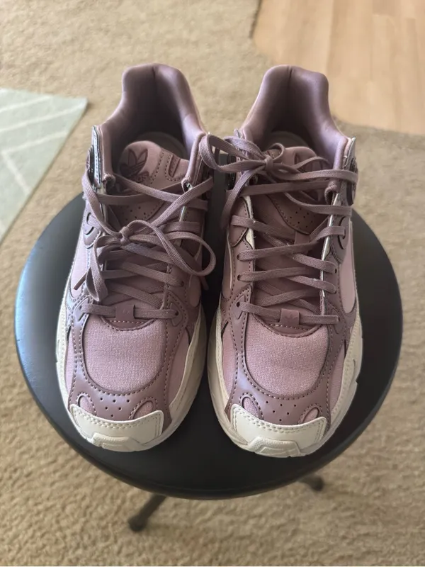 adidas Women's ASTIR shoes in Cream and Mauve - Image 2