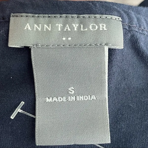 Ann Taylor Sleeveless Split Neck Top Sz S - Image 5
