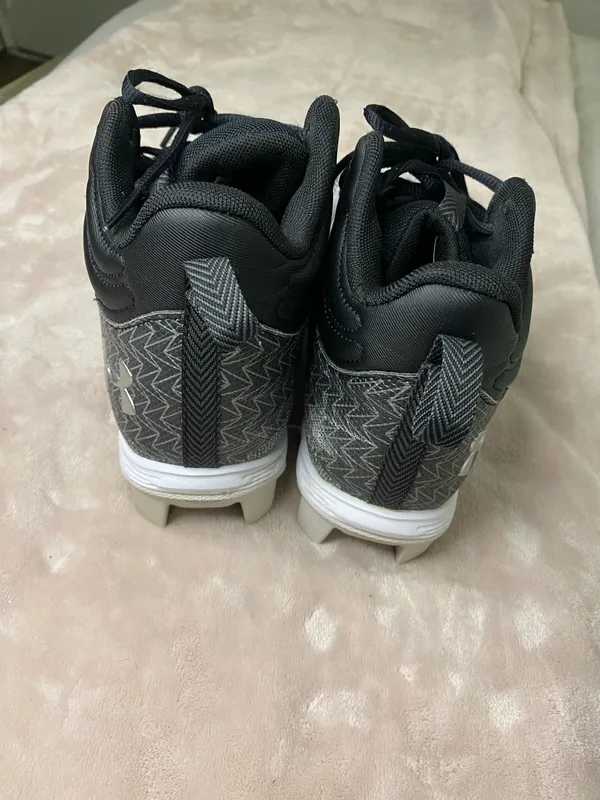 Under Armour Football Cleats Shoes Men's 8.5 - Image 3