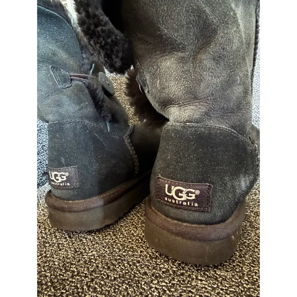 UGG Australia‎ Black Suede Sheepskin Lined Boots Women's Size 8 - Image 4