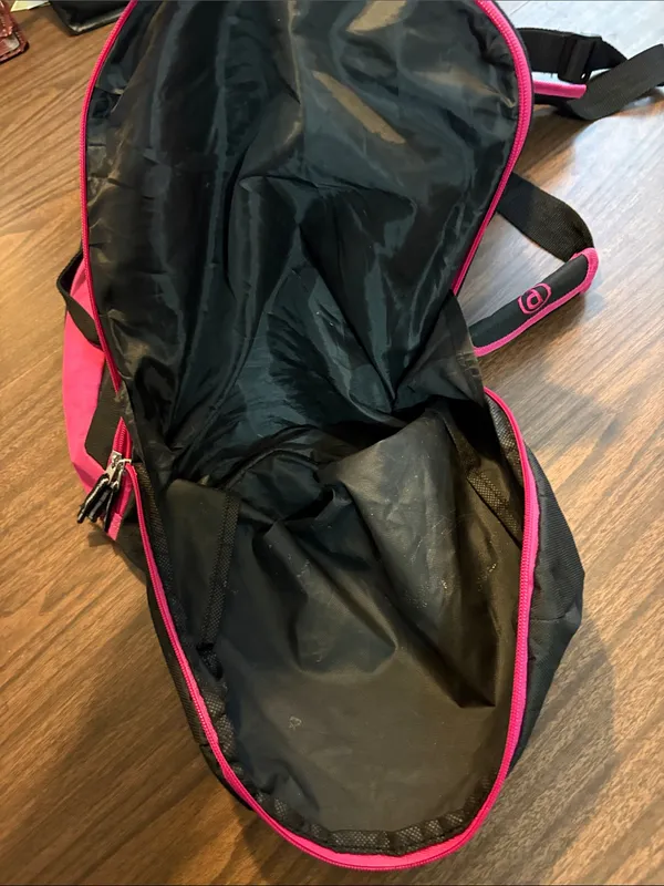Protege Black and Magenta Duffel Bag - Image 7