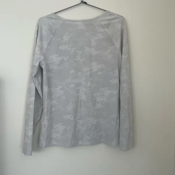 Spanx Sz L Swim Shirt Top Rash Guard UPF 50 Gray Camo Crew Neck Long Sleeve - Image 2