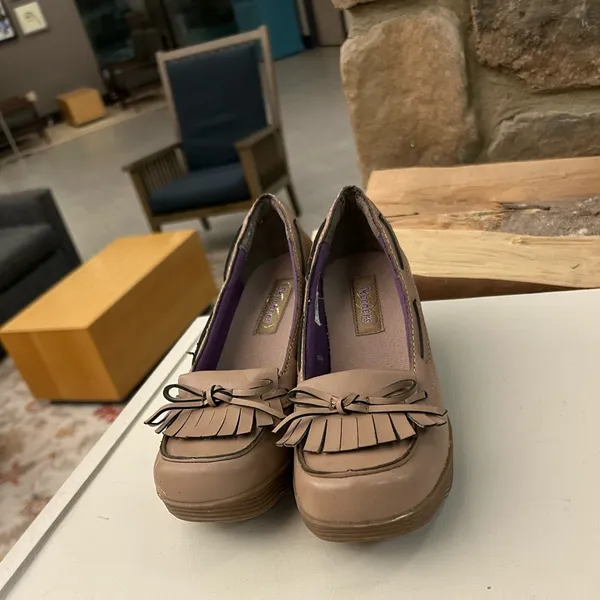 Skechers Women's Brown Loafers with Fringe and Bow size 8. - Image 8