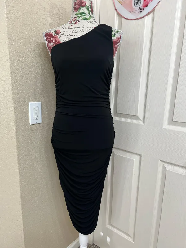 Lulus Total Appeal Black Ruched One-Shoulder Bodycon Midi Dress - Image 2