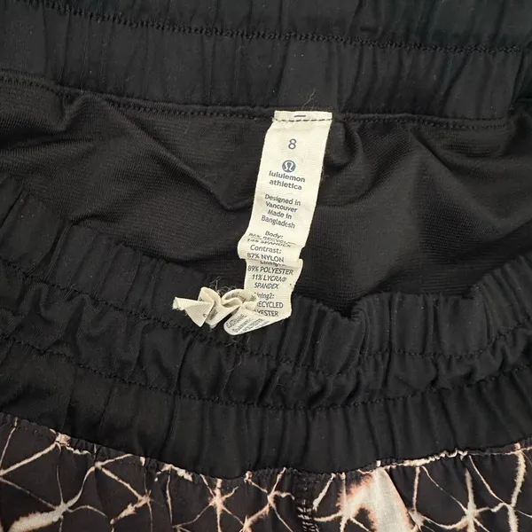 LIKE NEW LULULEMON RARE black peach and white shorts - Image 6