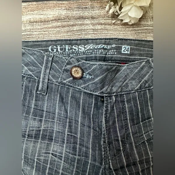 Guess sz 24 jeans - Image 2