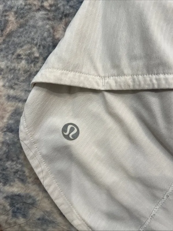 lululemon athletica White Women’s Athletic Running Shorts size 8. Light grey. - Image 3