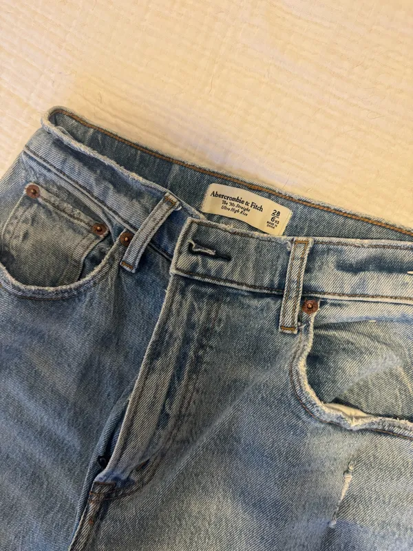 Abercrombie 90s High-Rise Jeans - Image 2