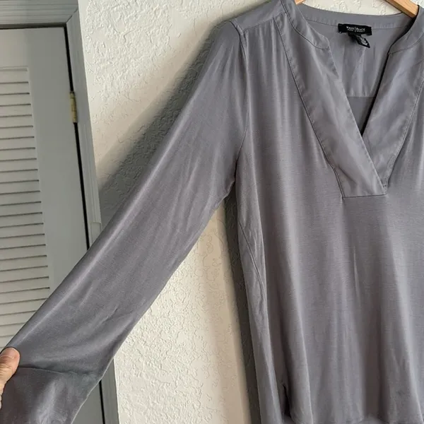 White House | Black Market Gray Blouse V Neck Medium Long Sleeve Minimalist Rayon Office Capsule - Image 3